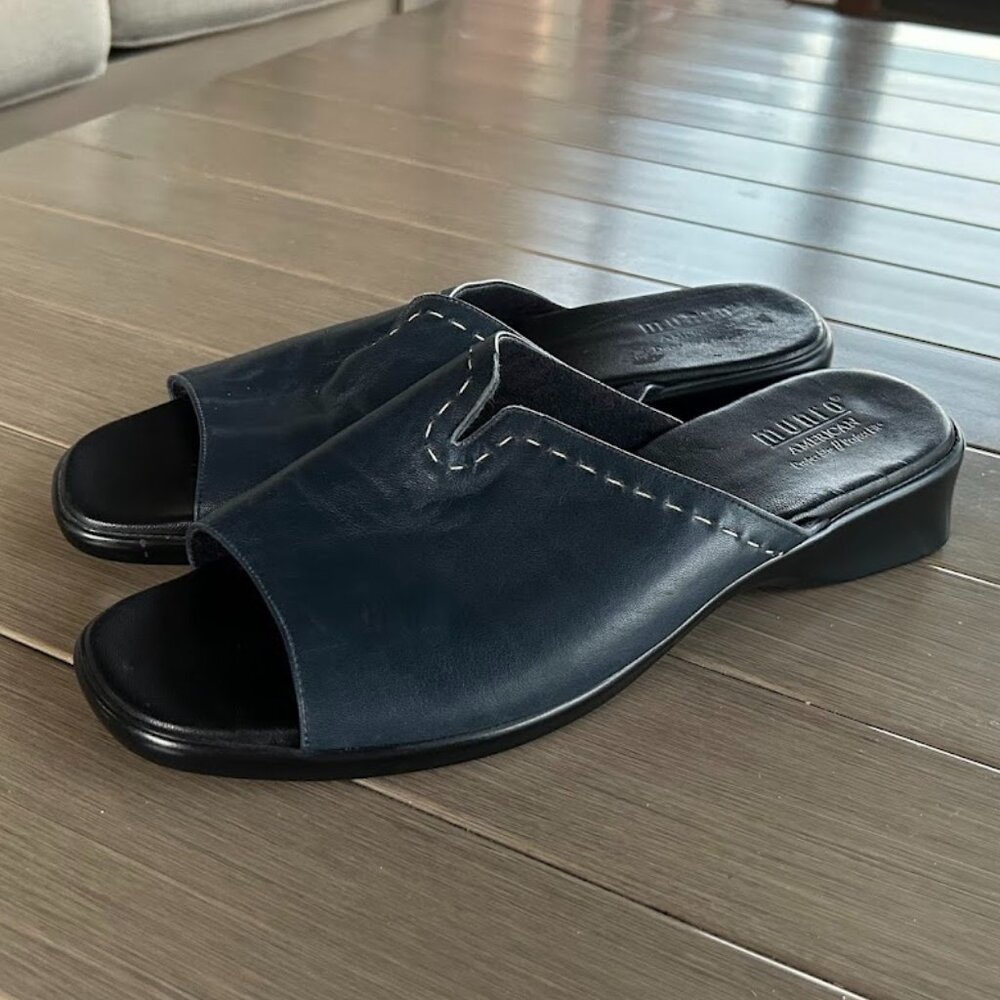 Munro Black Slide Sandals